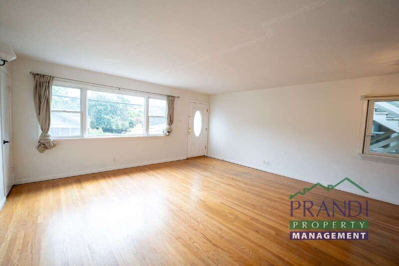 33 Willow Ave - Photo 4 of 24