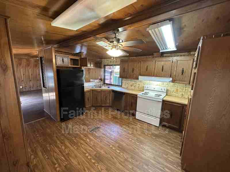 10251 Shadow Wood Cir - Photo 5 of 7