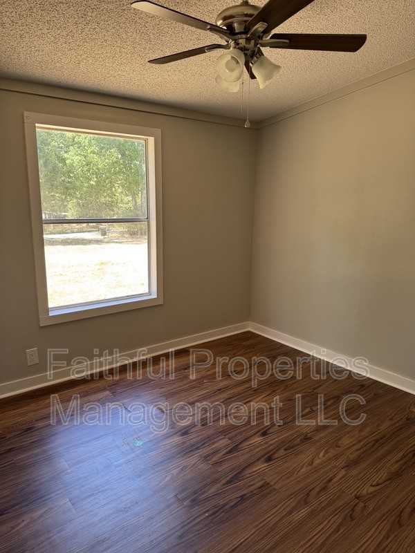 6101 Circle Dr - Photo 4 of 9