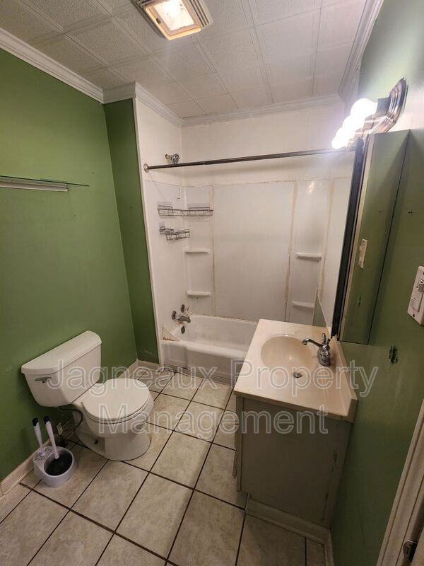 1009 Providence St - Photo 3 of 6