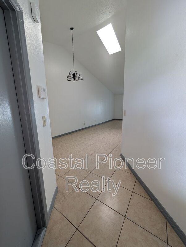 1331 Coolridge Dr - Photo 3 of 30
