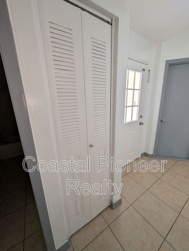 1331 Coolridge Dr - Photo 4 of 30