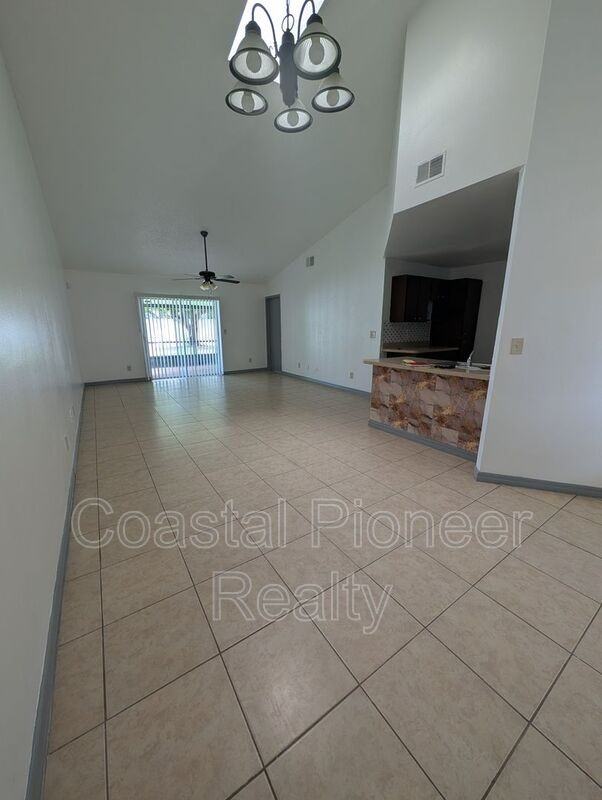 1331 Coolridge Dr - Photo 5 of 30