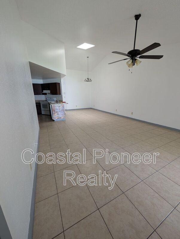 1331 Coolridge Dr - Photo 6 of 30