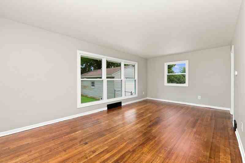 248 Canterbury Dr - Photo 4 of 10
