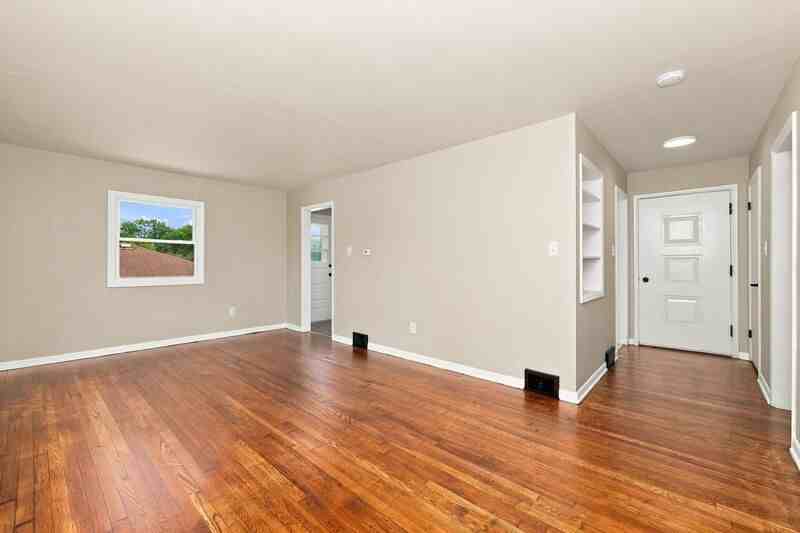 248 Canterbury Dr - Photo 5 of 10
