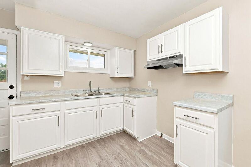 248 Canterbury Dr - Photo 7 of 10