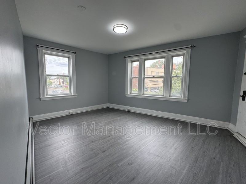 1874 Barnum Ave #2ndFLE2E - Photo 5 of 9