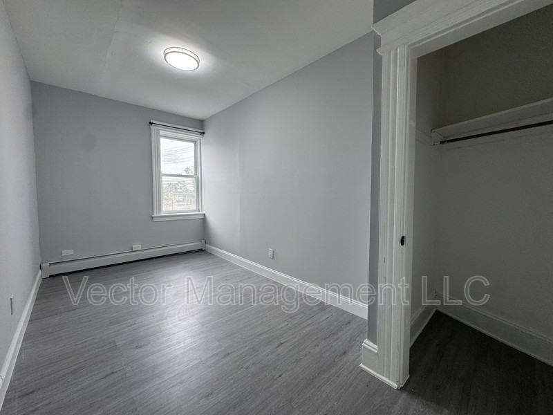 1874 Barnum Ave #2ndFLE2E - Photo 7 of 9