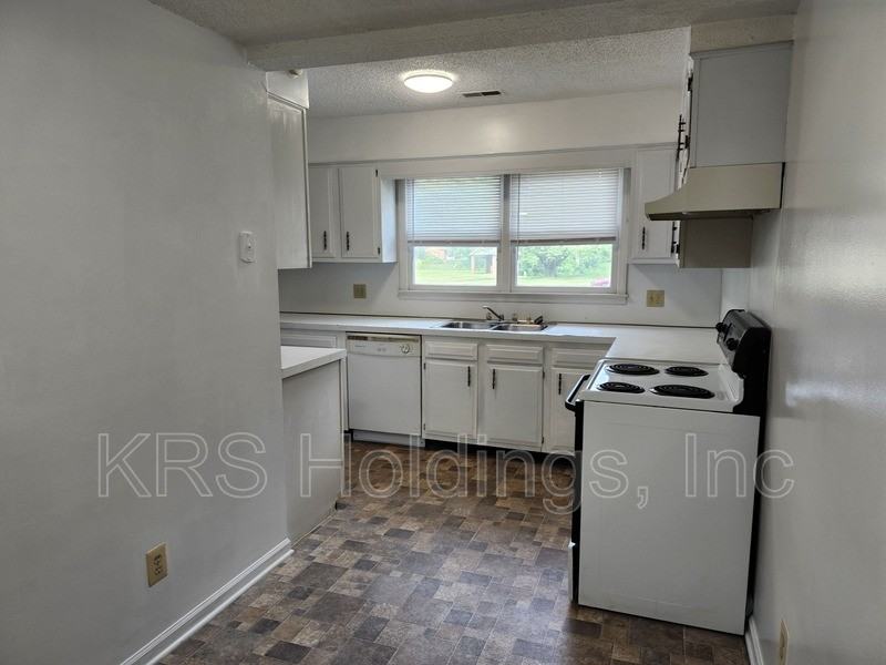 1129 Mountain View Dr - Photo 5 of 15