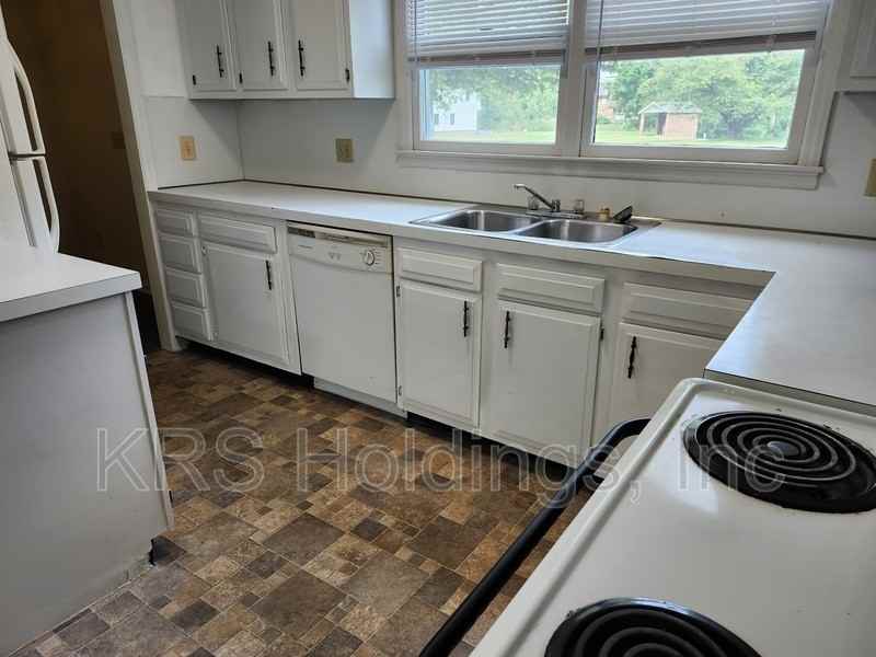 1129 Mountain View Dr - Photo 6 of 15