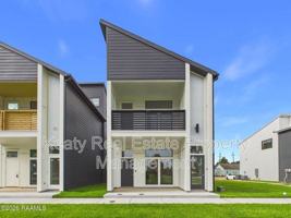 featured image of 101 1120S Washington Street #101