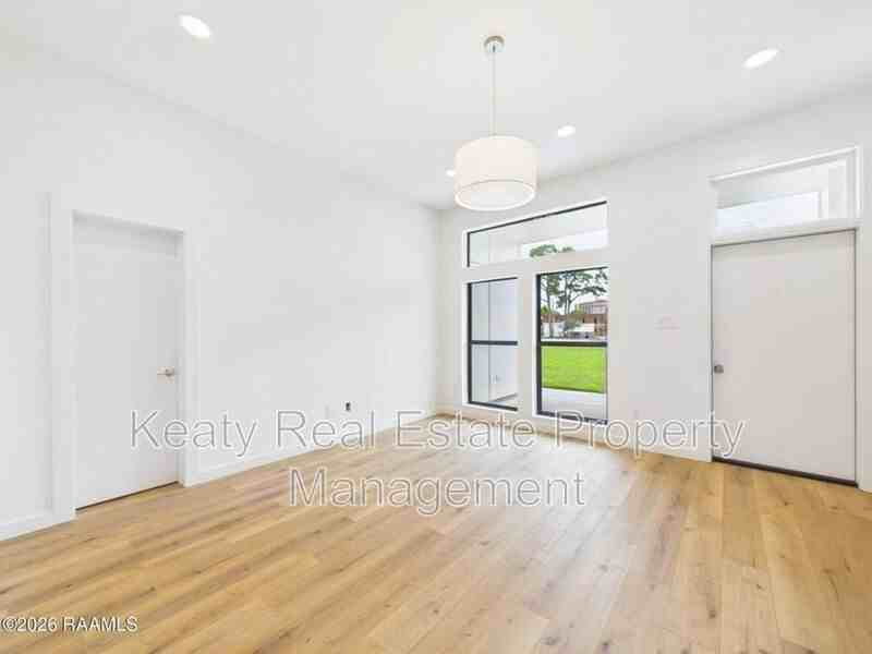 101 1120S Washington Street #101 - Photo 4 of 25