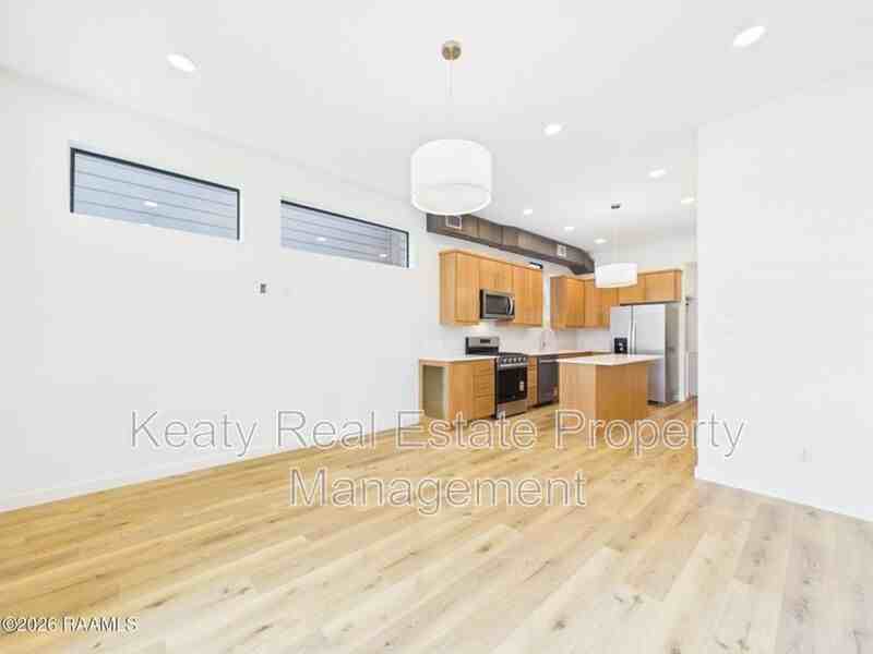 101 1120S Washington Street #101 - Photo 6 of 25