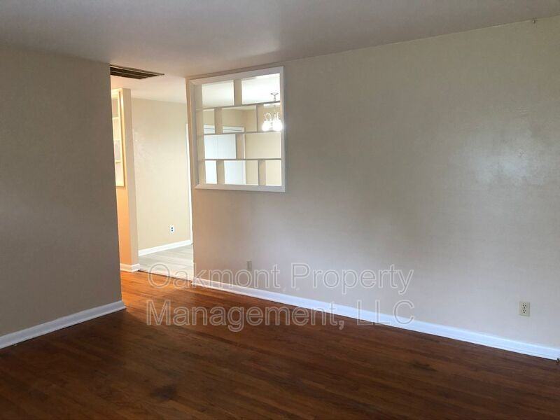 4047 Village Dr - Photo 3 of 11