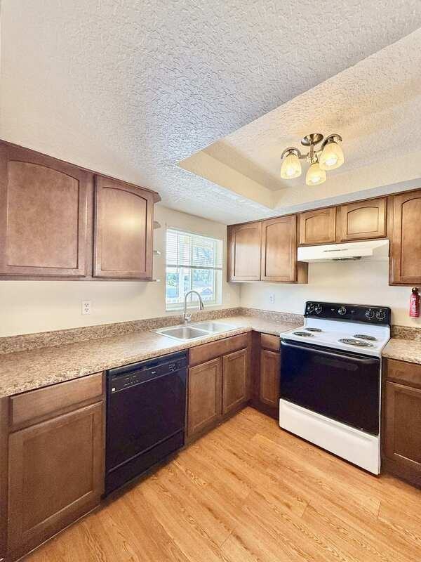 1915 Schlotter Cir - Photo 6 of 43