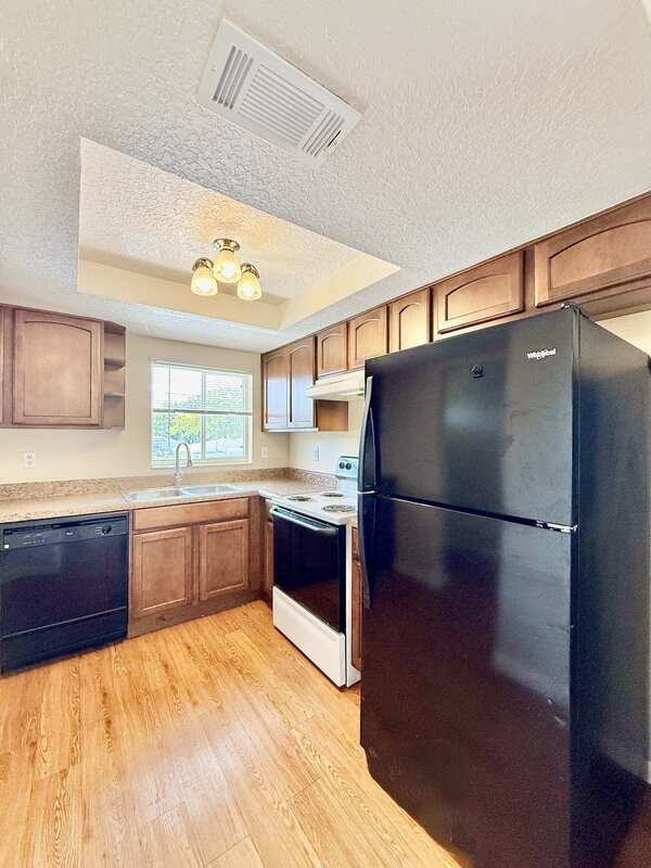 1915 Schlotter Cir - Photo 7 of 43