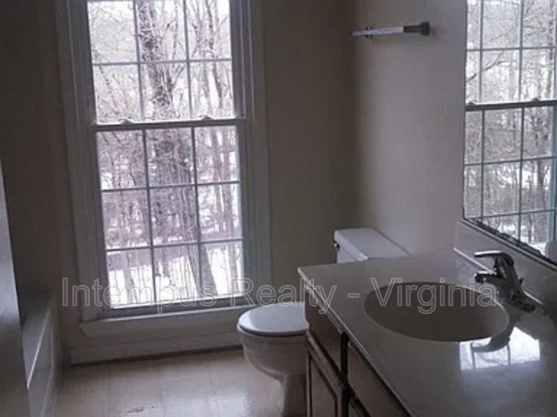 7140 Chesterfield Dr - Photo 4 of 8