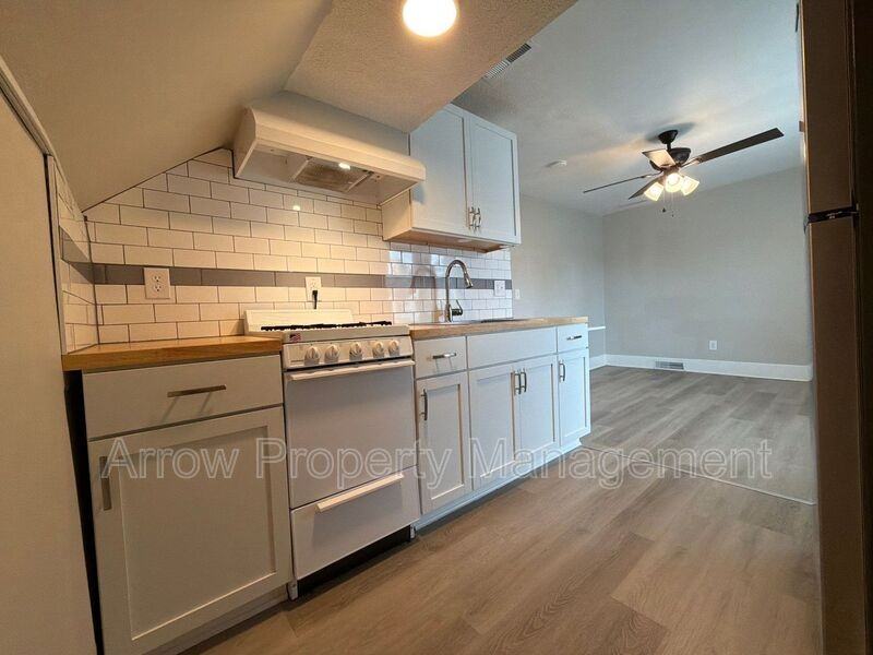 136 N 27th St #2 - Photo 2 of 16