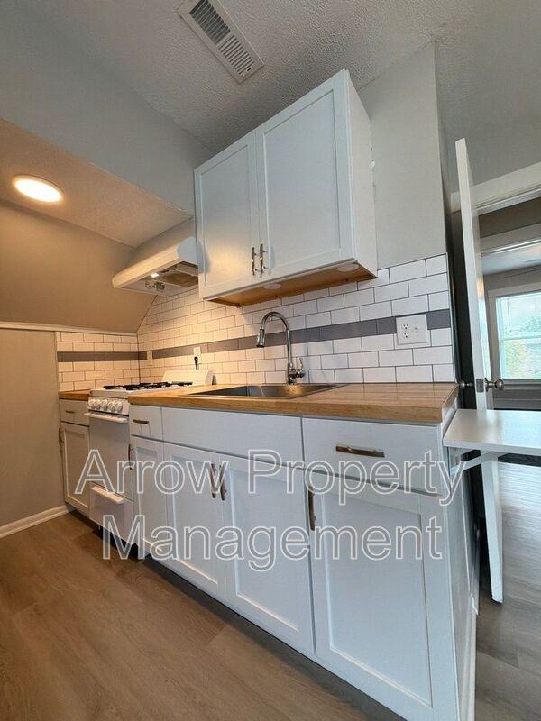 136 N 27th St #2 - Photo 3 of 16