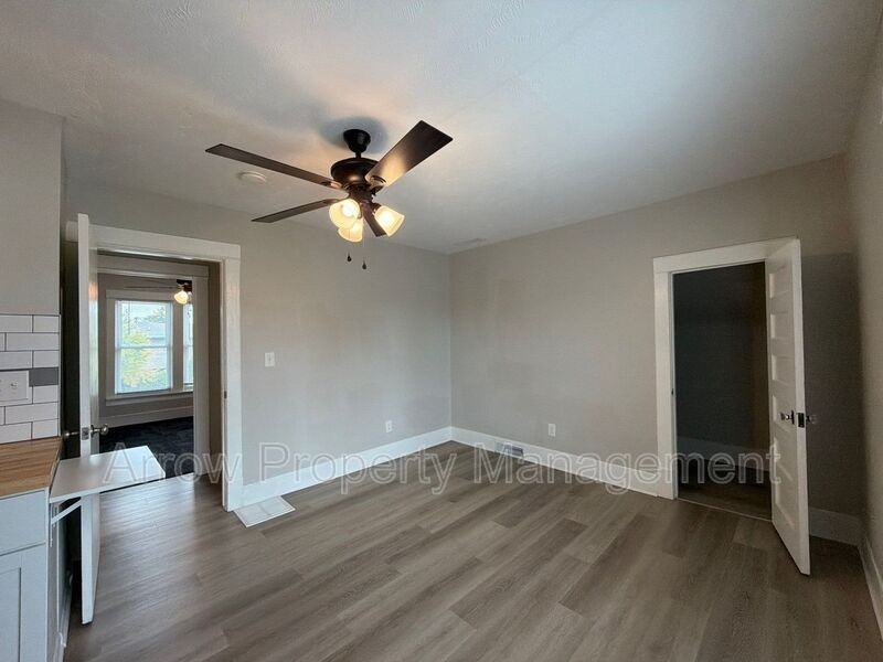 136 N 27th St #2 - Photo 5 of 16