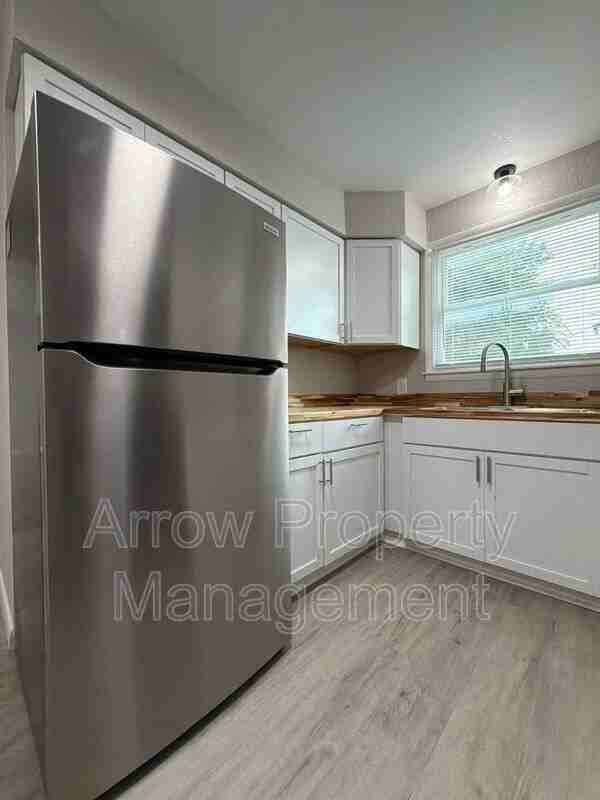 704 N 26th St #1 - Photo 2 of 15