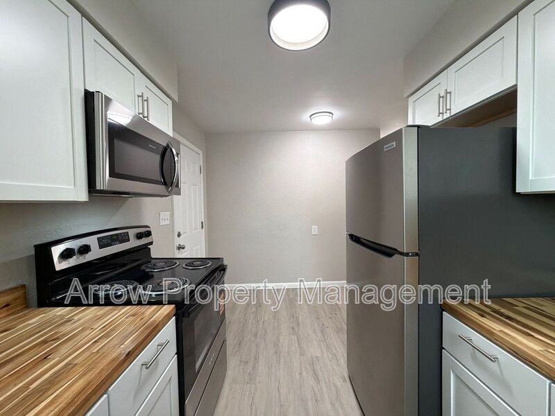 704 N 26th St #1 - Photo 3 of 15