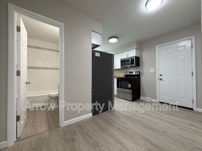 704 N 26th St #1 - Photo 7 of 15