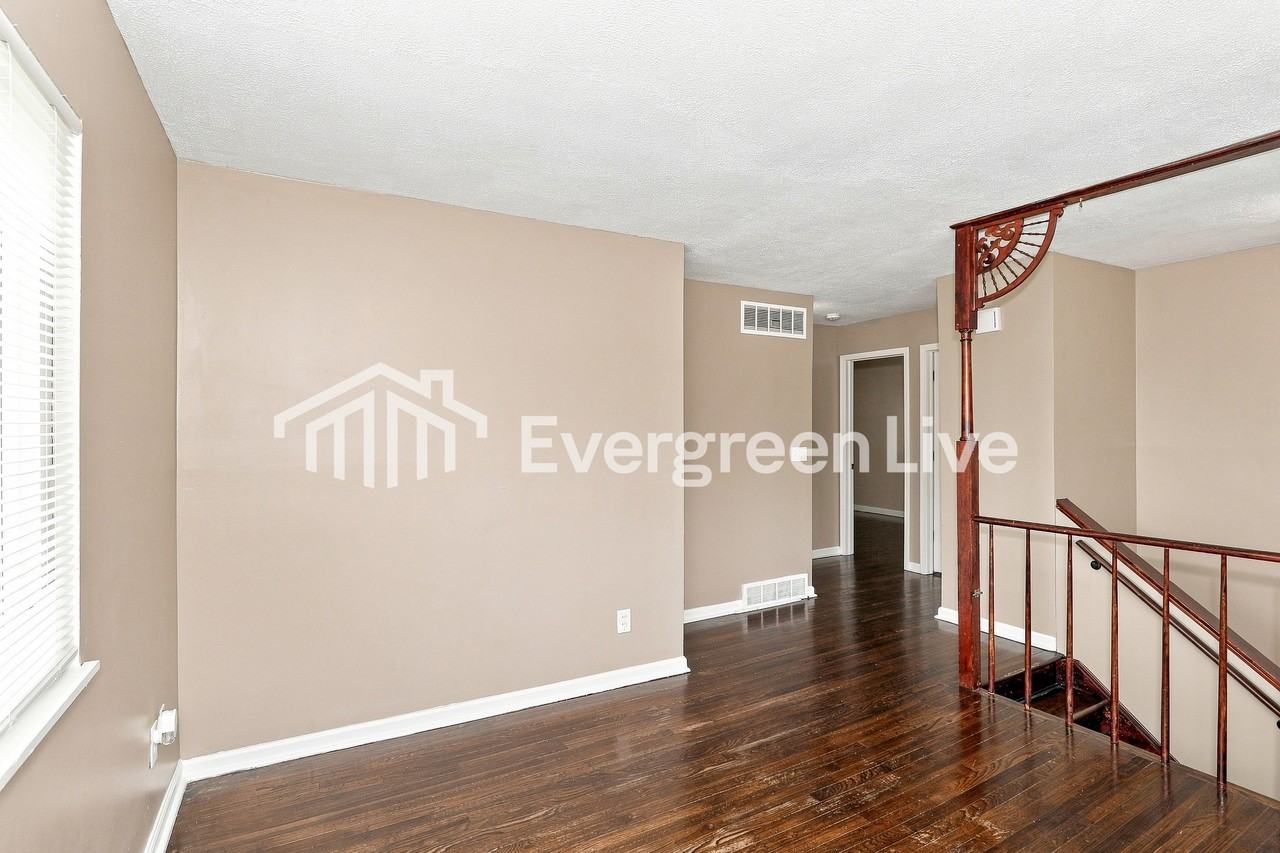 813 Smiley Ave - Photo 3 of 15