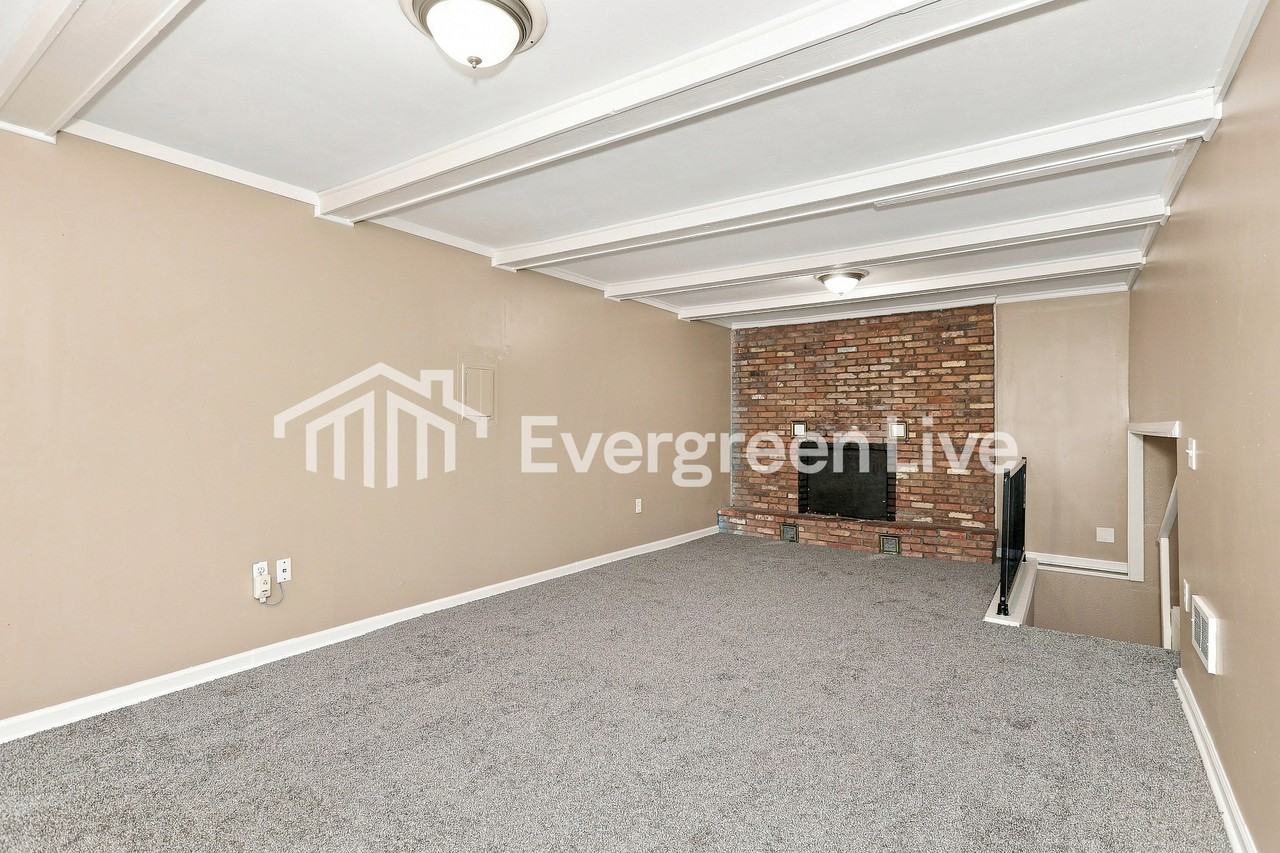 813 Smiley Ave - Photo 4 of 15