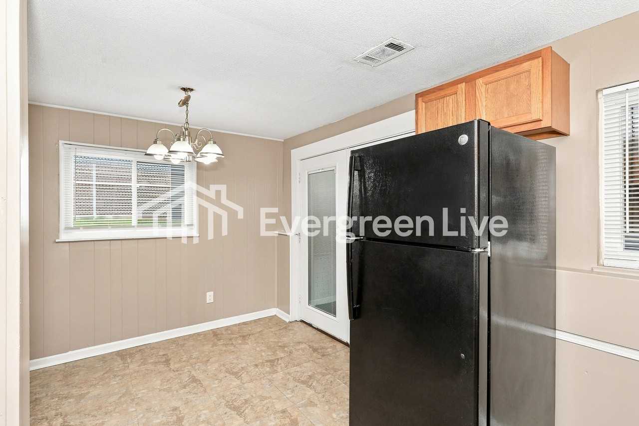 813 Smiley Ave - Photo 5 of 15