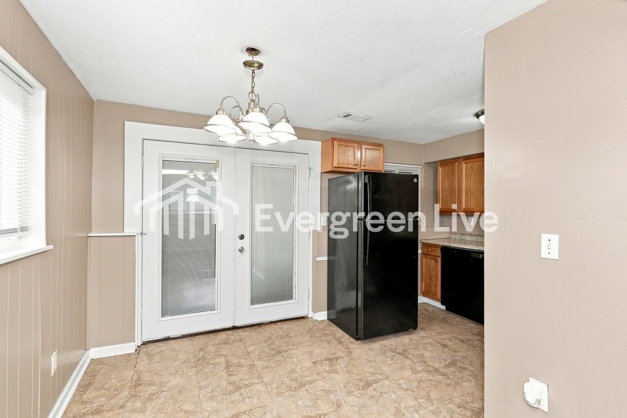 813 Smiley Ave - Photo 6 of 15