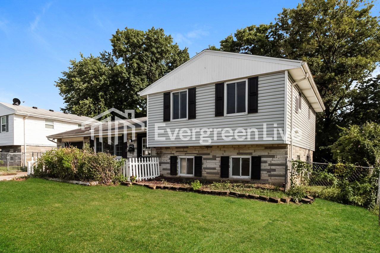 4425 Cloverhill Ter - Photo 2 of 15