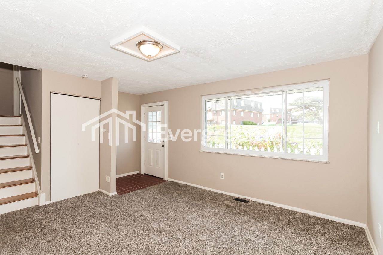 4425 Cloverhill Ter - Photo 3 of 15