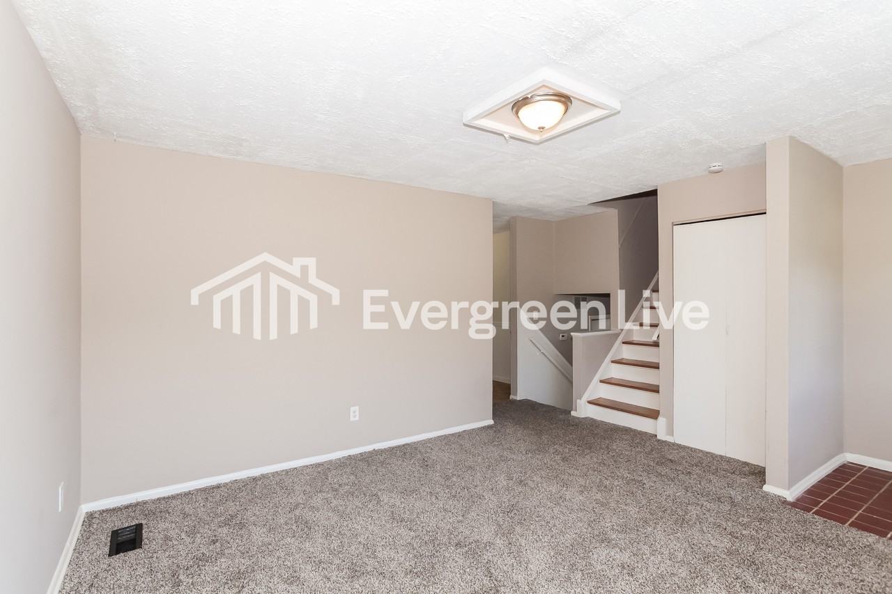 4425 Cloverhill Ter - Photo 4 of 15