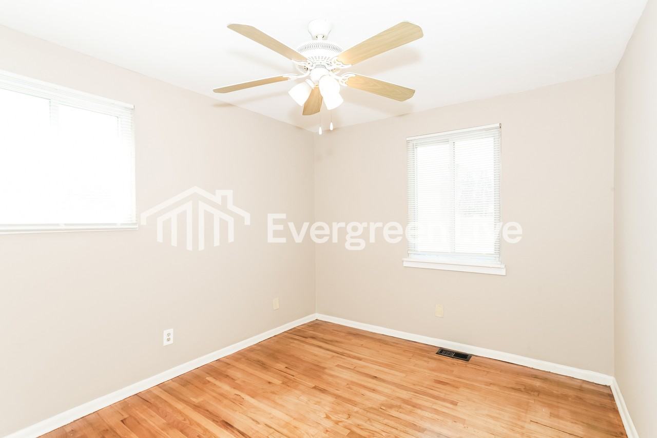 4425 Cloverhill Ter - Photo 7 of 15
