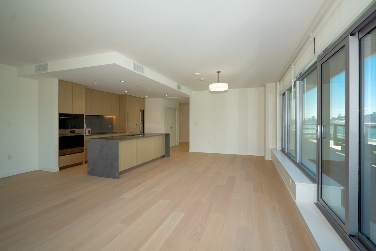 777 Harbour Way #703 - Photo 4 of 40