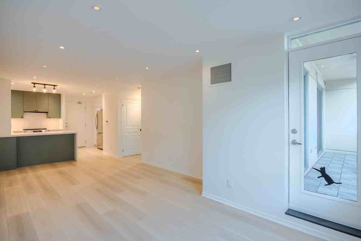 1863 Queen St E #512 - Photo 4 of 24