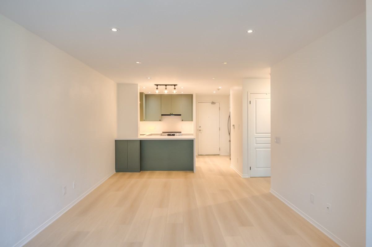 1863 Queen St E #512 - Photo 5 of 24