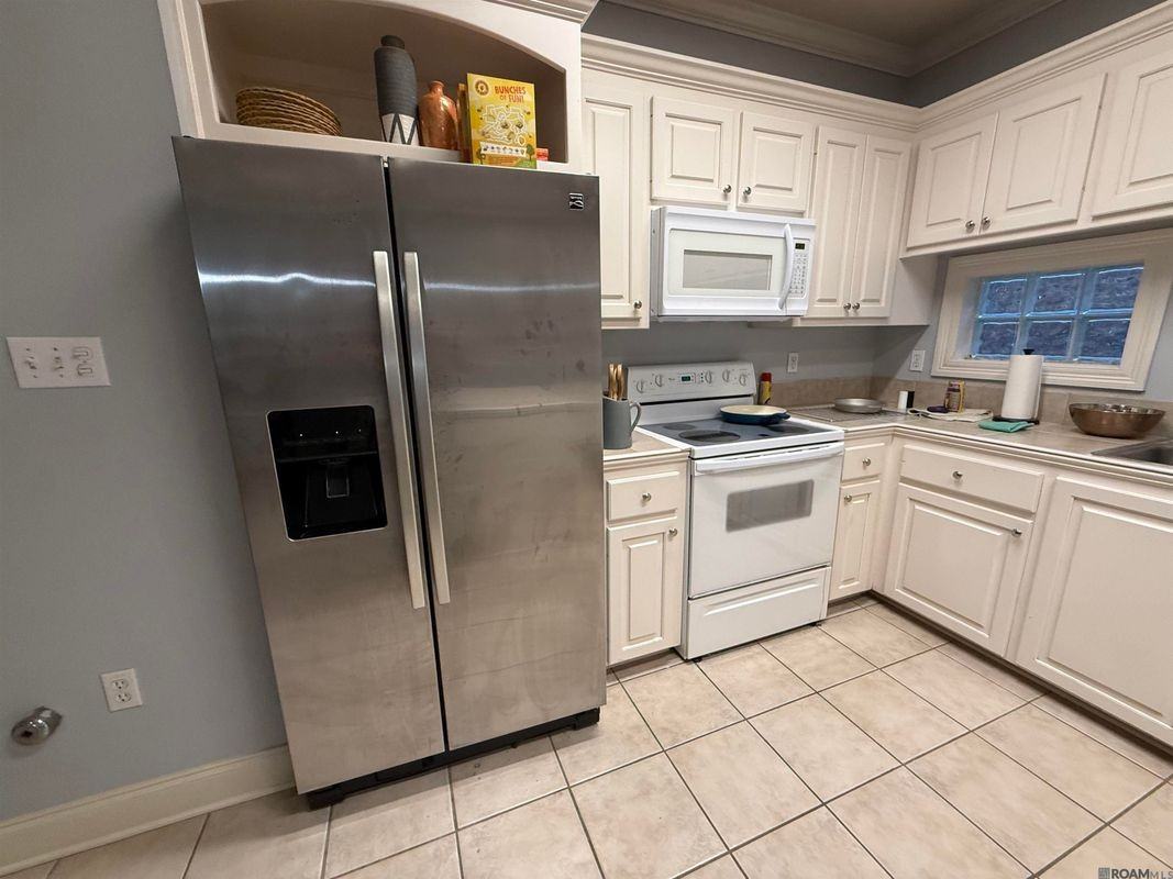 5545 Ducros Dr - Photo 3 of 19