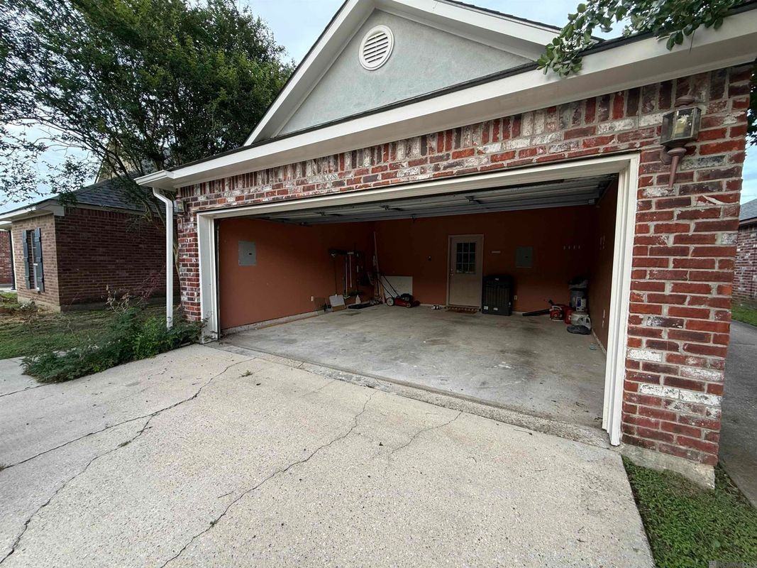 5545 Ducros Dr - Photo 4 of 19