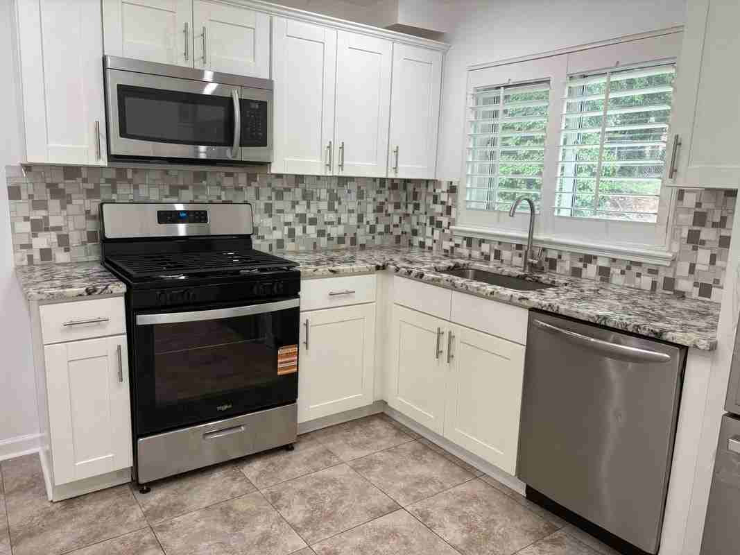 4030 Lyons St - Photo 5 of 21