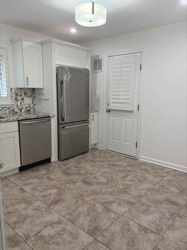 4030 Lyons St - Photo 6 of 21