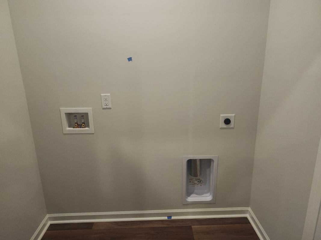 1390 Speedway St - Photo 4 of 16