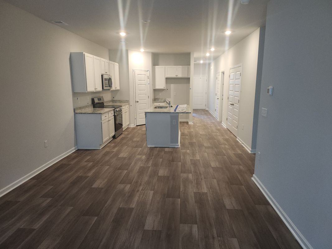1390 Speedway St - Photo 6 of 16