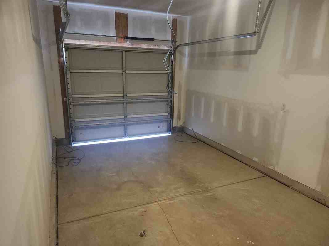 1390 Speedway St - Photo 7 of 16