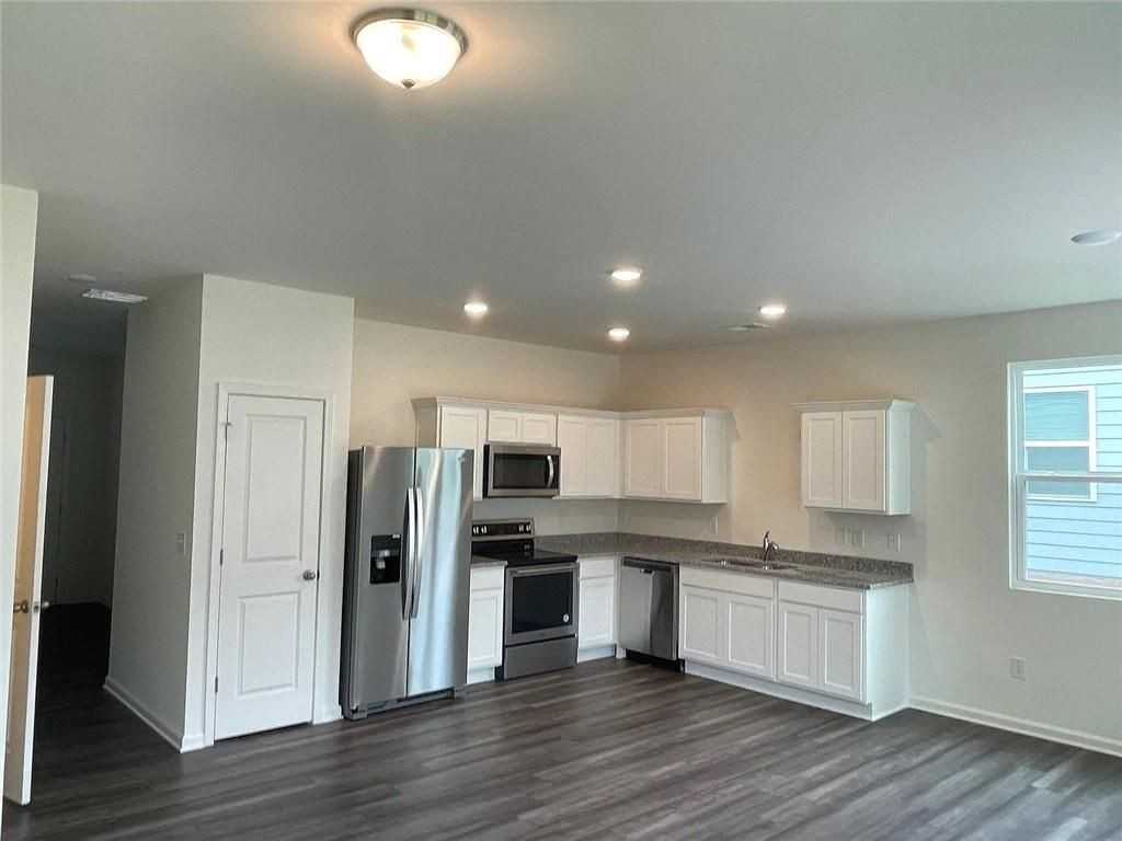 438 Union Station St - Photo 2 of 10
