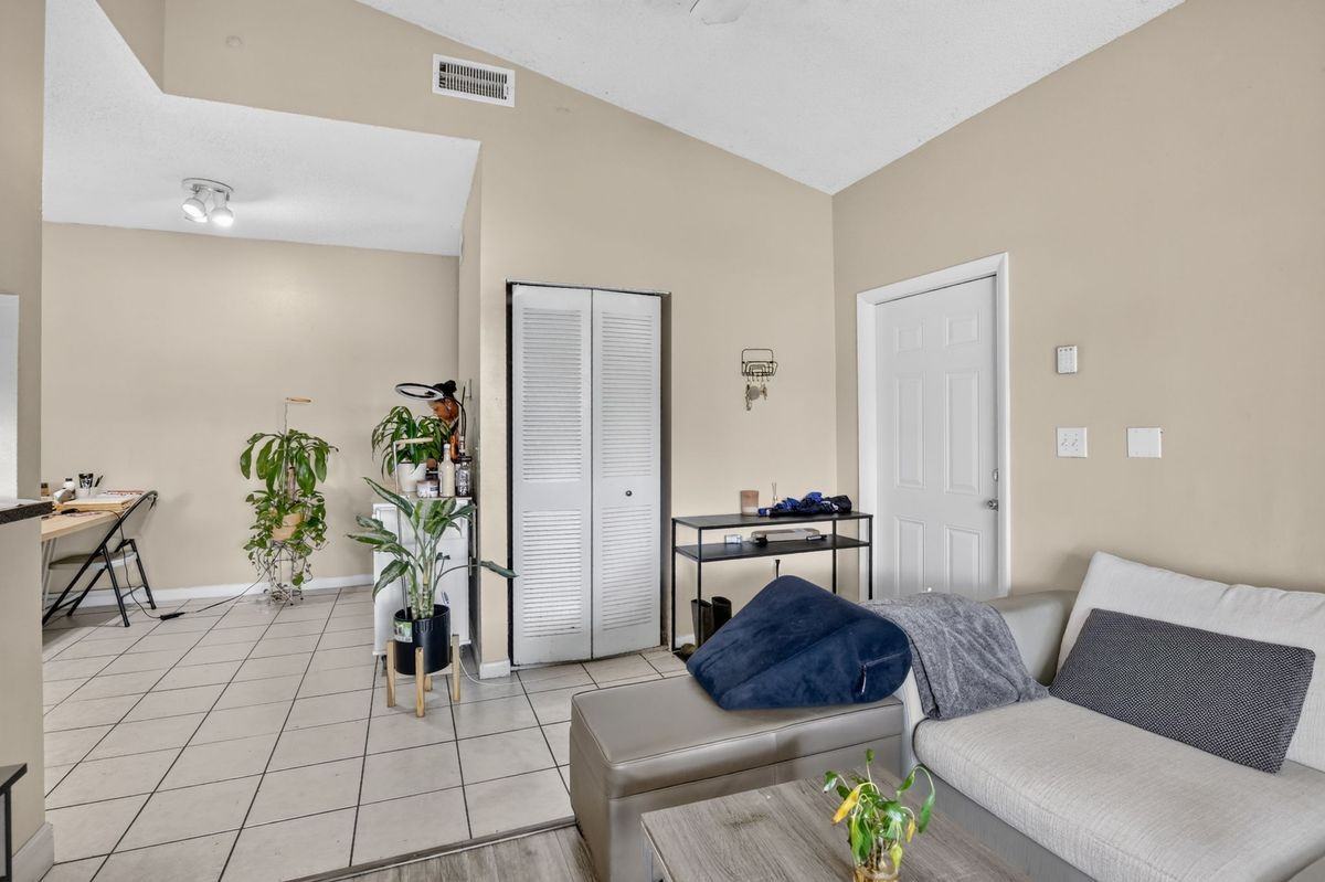 2361 Nw 96th Ter - Photo 4 of 26