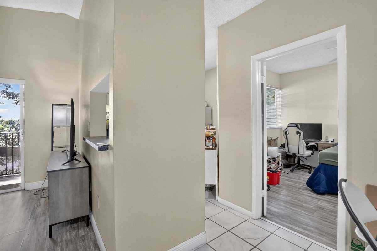 2361 Nw 96th Ter - Photo 6 of 26