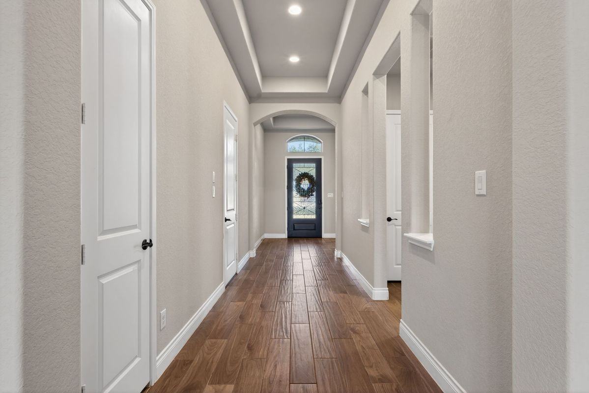 633 Vale Ct - Photo 4 of 36